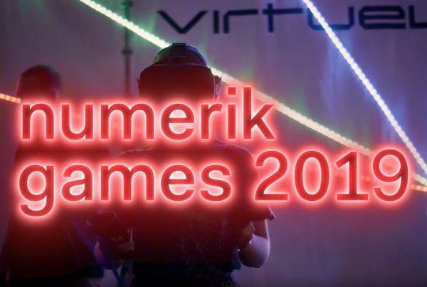 Jeune femme découvrant la réalité virtuelle VR lors du Numerik Games 2019