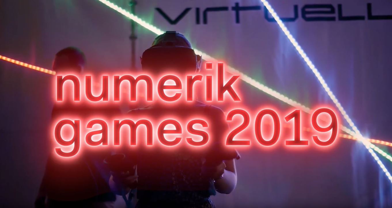 Jeune femme découvrant la réalité virtuelle VR lors du Numerik Games 2019